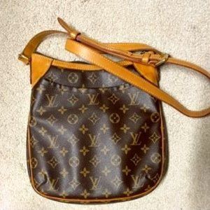 Louis Vuitton- Crossbody